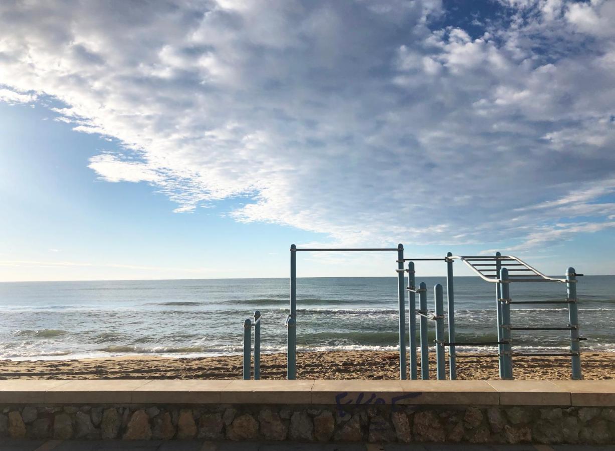 Lovely Seaside Apartment In Front Of Calafell Beach And Cunit Beach Segur de Calafell Exterior foto